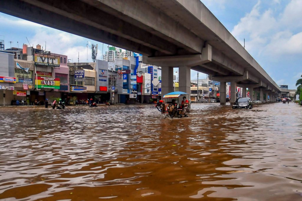 Indonesia: Jakarta’s worst flooding since 2013 cripples travel ...